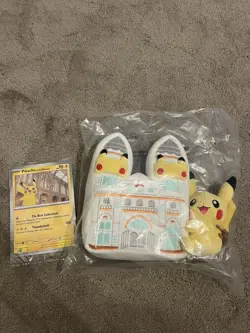 Pokemon x National History Museum Pikachu Jumbo Promo TCG Card & Plush Toy - Image 1