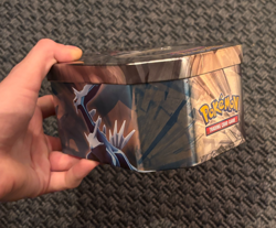 2008 Diamond & Pearl Darkrai Tin Full of Bulk Pokemon Cards - Image 3