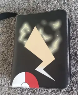 Pokemon cards lot 200 comes with binder - Image 2