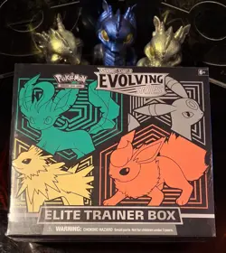 Pokemon TCG: Sword & Shield-Evolving Skies Elite Trainer Box (Jolteon, Flareon, 820650808944 - Image 2