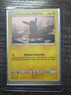 POKEMON CARD HOLO DETECTIVE PIKACHU SM194 PROMO 2019 LP + NEW DARKRAI SLEEVE - Image 5