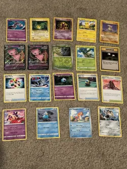Pokemon TCG 19 Card Lot - Mewtwo Pokemon card holder included - Image 2