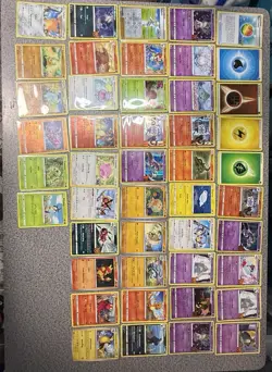 Mixed Lot Of More Than 150 Pokemon Cards And Lunchbox - Image 4