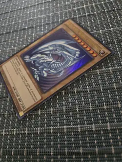 YuGiOh Ultra Rare Holofoil Card Blue Eyes White Dragon CT13-EN008 Kaiba Art - Image 4