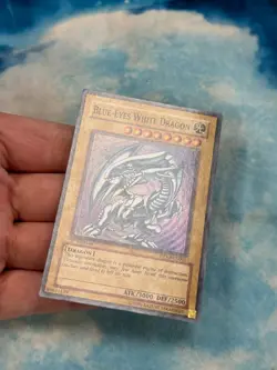 YUGIOH BLUE-EYES WHITE DRAGON SUPER RARE 1ST EDITION EXCELLENT DPKB-EN001 - Image 2