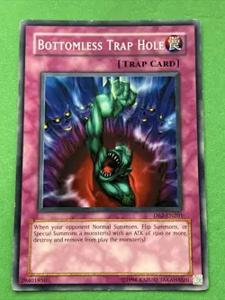 Yu-Gi-Oh! TCG Bottomless Trap Hole DB2-EN201 Unlimited Common MP - Image 1