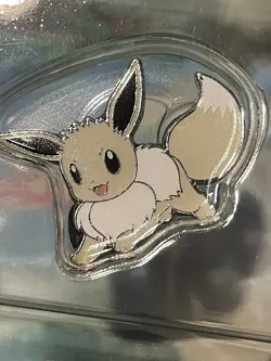 Pokemon Eevee Lucente Promo SWSH230 Pokemon Go Ita ancora Protetta+spilla sealed - Image 4