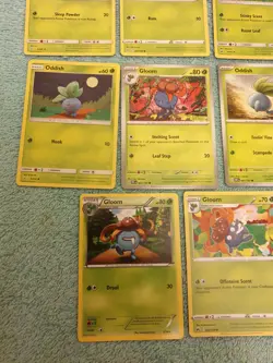 ODDISH & GLOOM BUNDLE OF POKEMON CARDS - Image 4