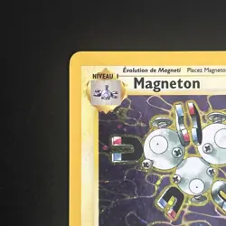 French 1st Edition Magneton Holo Rare Card Fossil Set 11/62 MP - Image 2