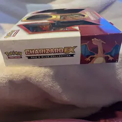 Charizard EX Red and Blue Collection - Pokemon Promo box with figure - SEALED - Image 3