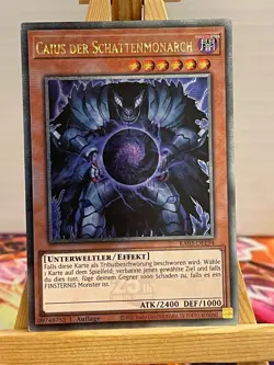 Caius Der Schattenmonarch RA03-DE194 Quarter Century Secret Rare DE NM YUGIOH - Image 1