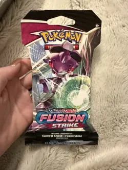 Pokemon TCG: Sword & Shield-Fusion Strike Sleeved Booster Pack - 10 Cards 820650809163 - Image 1