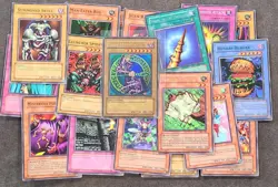 Lot of 25 Yu-Gi-Oh Tcg 1996 Dark Magician SDY-006 and More Various. - Image 1