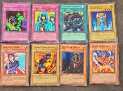 Lot of 25 Yu-Gi-Oh Tcg 1996 Dark Magician SDY-006 and More Various. - Image 5