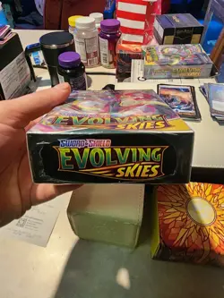 Sealed 3 Pack Evolving Skies Hanger Box Pokemon TCG Sword & Shield booster 820650851551 - Image 3
