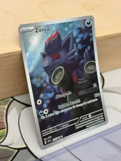 MINT – NM ~ Zorua Illustration Rare Shrouded Fable 075/064 Pokemon TCG Card - Image 3