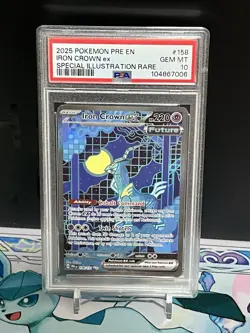 💎 POKEMON PRE EN-PRISMATIC EVOLUTIONS 158/131 IRON CROWN EX SIR PSA 10 - Image 1