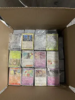Pokemon bulk lot 5600 Cards (Holo Rares, C/UC No Energies) - Image 1