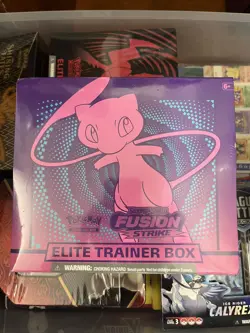 Pokemon TCG Sword & Shield-Fusion Strike Elite Trainer Box Damaged Corner - Image 1
