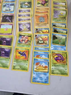 1999-2000 Pokemon WOTC TCG 560 Mixed Card Lot - Image 4