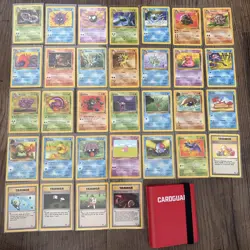 Complete Pokemon Fossil ultd common/uncommon set (31-62) NM/LP + 40 card binder - Image 1