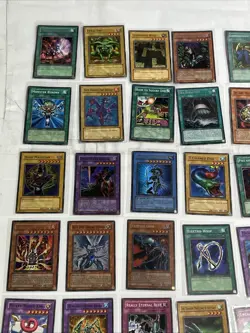 Yu-Gi-Oh! TCG Vintage Card Lot Holos, Rares Dark Magician SYE-001 (X70 Cards) - Image 2