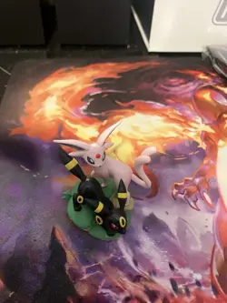 Pokemon Tcg Prismatic- Umbreon Espeon Figure, Pin And Sleeves Accessories Bundle - Image 2