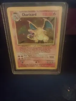 Pokemon TCG Charizard Base Set 4/102 Holo Unlimited Holo Rare - Image 3