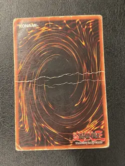 YuGiOh - DARK MAGICIAN SDY-006 - ULTRA RARE UNLIMITED - HP - Damaged - Image 2