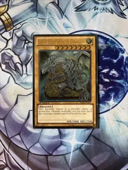 (YCL) Blue-Eyes White Dragon (UTR) YSKR-EN001 1st Edition Ultimate Rare VLP - Image 1