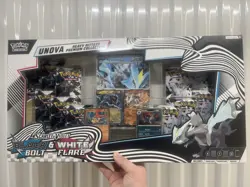 Pokemon - Unova Heavy Hitters Premium Collection (SV Black Bolt & White Flare) - Image 1
