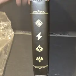 Pokemon TCG 3 Ring Binder With 200 Sleeves Black And Gold - Image 3