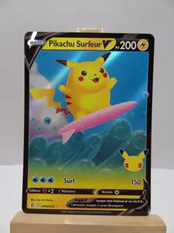 Carte Pokemon " Pikachu Surfeur V " 008/025 - Celebrations 25 Ans - EB7.5 - FR - Image 1