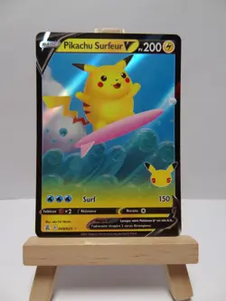 Carte Pokemon " Pikachu Surfeur V " 008/025 - Celebrations 25 Ans - EB7.5 - FR - Image 2