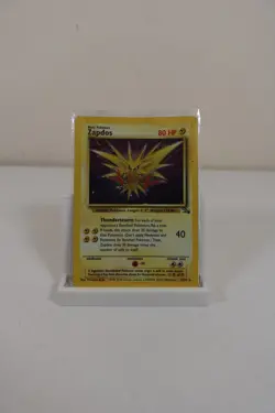 Pokemon Fossil Unlimited Holo Card: Zapdos (15/62) - Small Crease - Image 1