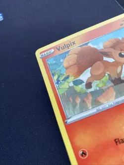 Pokemon TCG Vulpix Sword & Shield Base Set 022/202 Regular MP. - Image 3