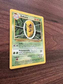 Kakuna 33/102 Pokemon Base Set Pokemon Card LP - Image 3
