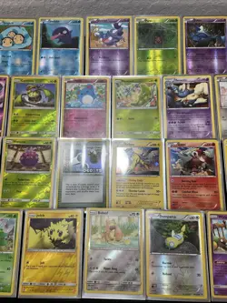 (30) Pokemon Cards Lot WOTC Vtg Holo STAMPED REVERSE Raikou Entei Meowstic - Image 3