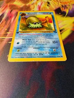 Omanyte 52/62 MP-DMG Common 1st Edition Fossil 1999 Pokemon TCG - Image 2