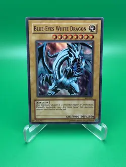 Blue-Eyes White Dragon SKE-001 Starter Deck: Kaiba Evolution LP Rare Holo Card - Image 1