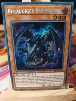 Rotaugiger Babydrache LDS1-DE010 Secret Rare DE NM YUGIOH - Image 1
