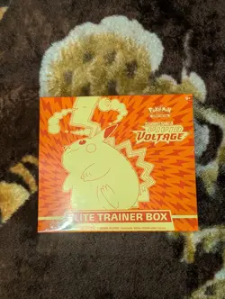 Pokemon Sword & Shield Vivid Voltage Elite Trainer Box 820650106798 - Image 1