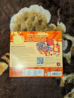 Pokemon Sword & Shield Vivid Voltage Elite Trainer Box 820650106798 - Image 2