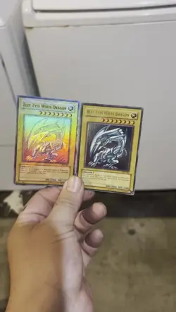 Yu-Gi-Oh Blue-Eyes White Dragon SDK-001 MAX FULL HOLO BLEED MISPRINT - Image 2