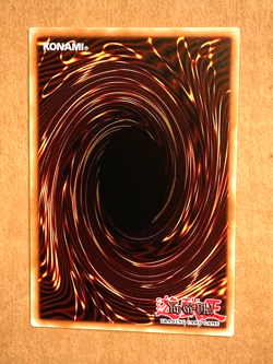 yugioh PGLD-EN033 DARK MAGICIAN GIRL Ultra Gold Rare 1st Edition near mint - Image 3