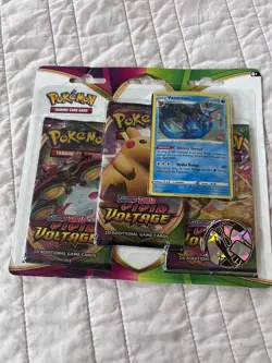Pokemon TCG - Sword & Shield Vivid Voltage Vaporeon Blister - 3 Booster Packs - Image 1