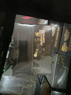 Pokemon TCG Sword & Shield Elite Trainer Box Plus Zamazenta Card Game - POK82743 820650807435 - Image 2