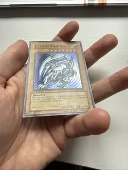 1st Edition Ultra Rare Blue-Eyes White Dragon (DPKB-EN001) Yu-Gi-Oh! - Image 4