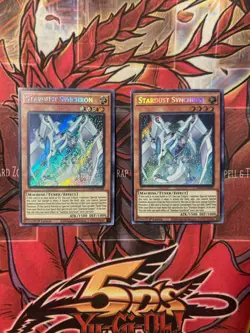 Yu-Gi-Oh Stardust Synchron Secret Rare DAMA-EN002 - NM - Dawn of Majesty - Image 1