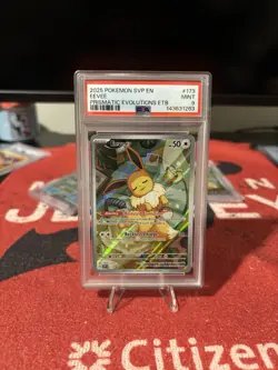 2025 POKEMON BLACK STAR PROMO SVP EN #173 EEVEE PRISMATIC EVOLUTIONS ETB PSA 9 - Image 4
